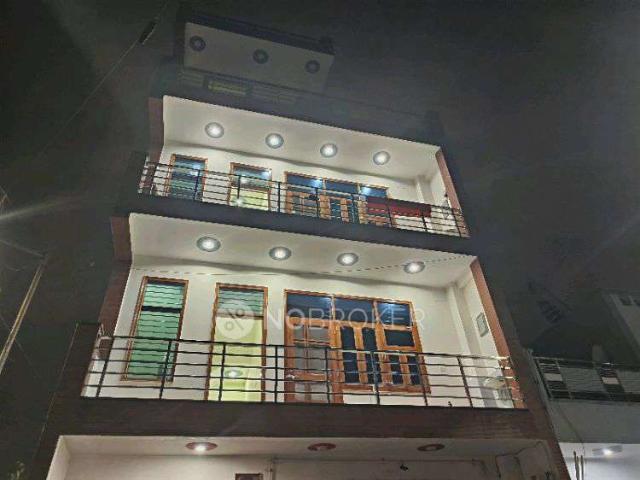 1 RK Flat In Stadrdlone Building for Rent In Mu1 Ablock