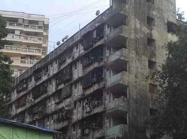 1 RK Flat In Trimurty Scoiety For Sale In Khar Danda
