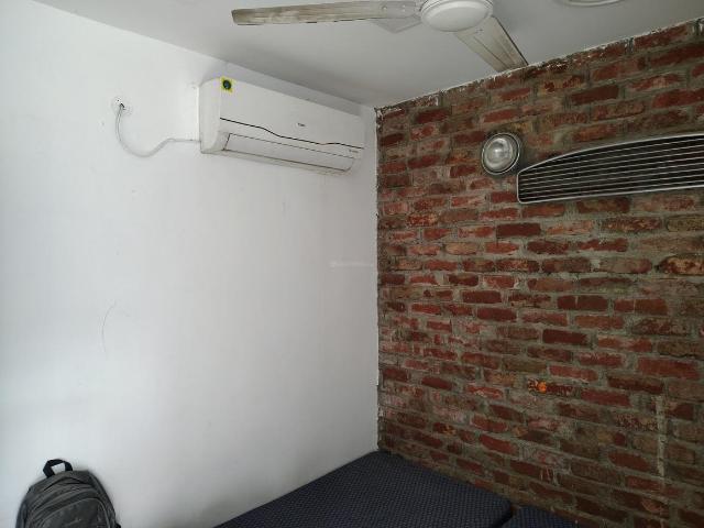 1 RK Independent Builder Floor in Indirapuram for rent Ghaziabad. The reference number is 18300167
