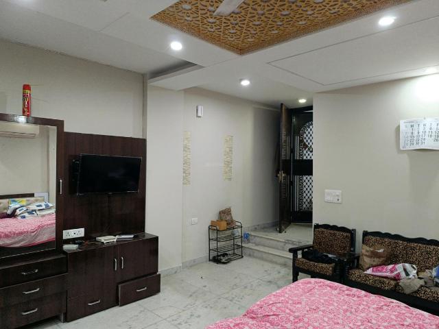 1 RK Independent Builder Floor in Lajpat Nagar for rent New Delhi. The reference number is 19192607