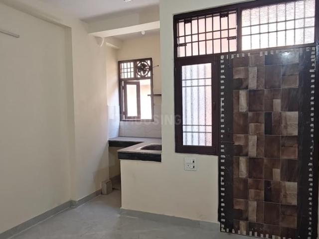 1 RK Independent Builder Floor in Mayur Vihar Phase 1 for rent New Delhi. The reference number is 20424828