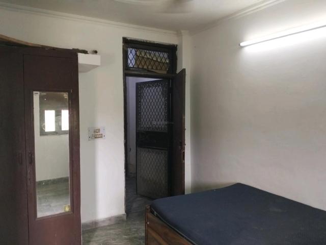 1 RK Independent Builder Floor in Mayur Vihar Phase 1 for rent New Delhi. The reference number is 21027528
