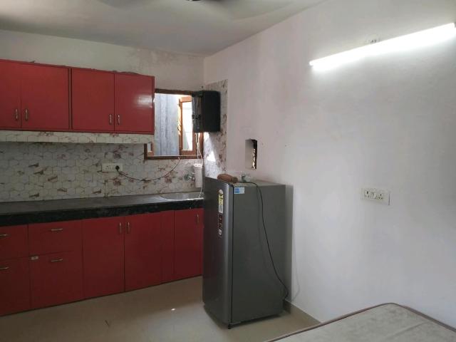 1 RK Independent Builder Floor in Mayur Vihar Phase 1 for rent New Delhi. The reference number is 21343930