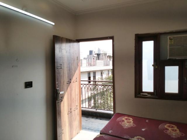 1 RK Independent Builder Floor in Mukherjee Nagar for rent New Delhi. The reference number is 19272440