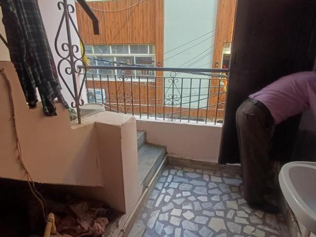 1 RK Independent Builder Floor in Mukherjee Nagar for rent New Delhi. The reference number is 20850565