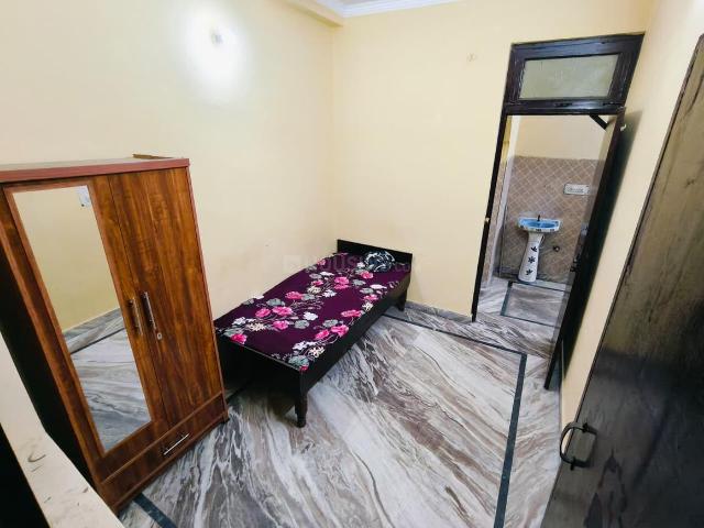 1 RK Independent Builder Floor in New Ashok Nagar for rent New Delhi. The reference number is 20390898