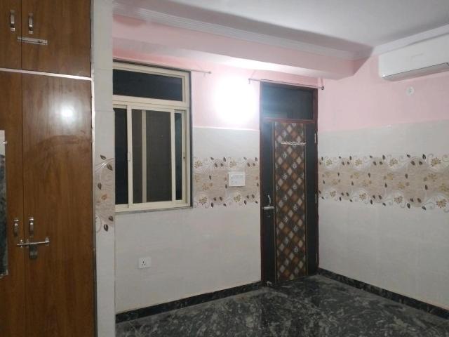 1 RK Independent Builder Floor in New Ashok Nagar for rent New Delhi. The reference number is 20773446