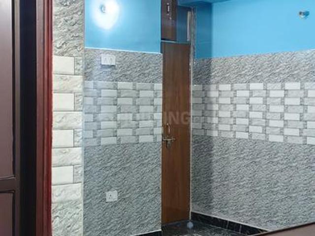1 RK Independent Builder Floor in New Ashok Nagar for rent New Delhi. The reference number is 20992985
