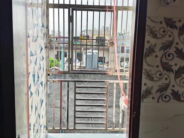 1 RK Independent Builder Floor in New Ashok Nagar for rent New Delhi. The reference number is 21138518