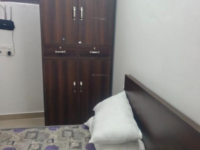 1 RK Independent Builder Floor in Sant Nagar for rent New Delhi. The reference number is 18558800