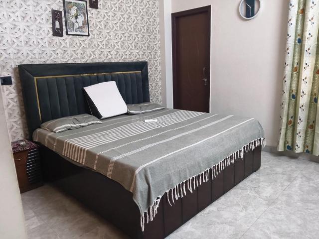 1 RK Independent Builder Floor in Sector 13 for rent Gurgaon. The reference number is 20647928
