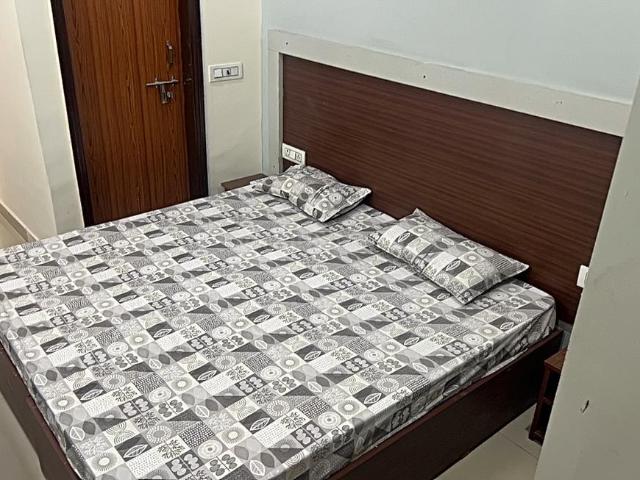 1 RK Independent Builder Floor in Sector 21 for rent Gurgaon. The reference number is 20053854