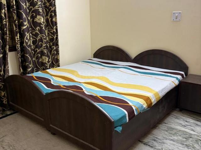 1 RK Independent Builder Floor in Sector 30 for rent Noida. The reference number is 20373566
