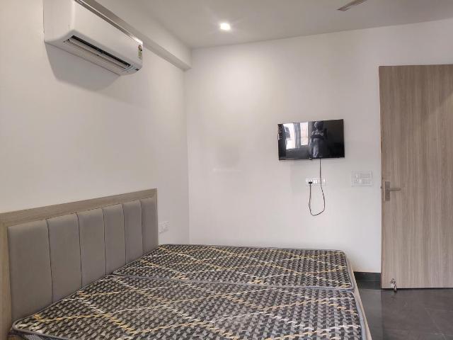 1 RK Independent Builder Floor in Sector 52 for rent Gurgaon. The reference number is 17721401
