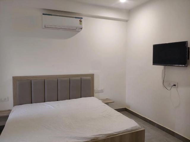 1 RK Independent Builder Floor in Sector 52 for rent Gurgaon. The reference number is 18733738