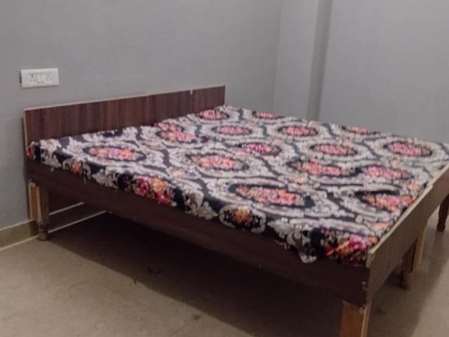 1 RK Independent Builder Floor in Sector 73 for rent Noida. The reference number is 21147078