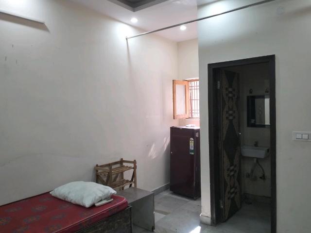 1 RK Independent Builder Floor in Patel Nagar for rent New Delhi. The reference number is 19416733