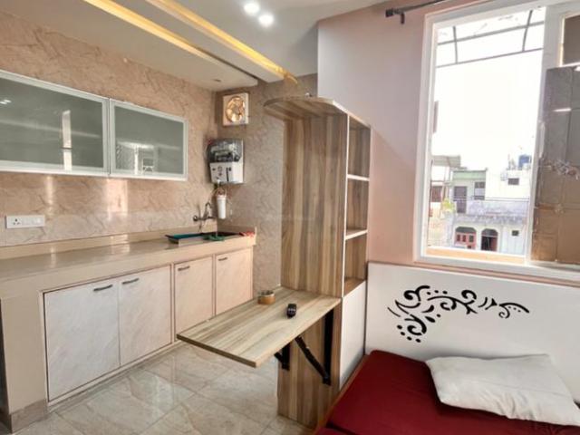 1 RK Independent Builder Floor in Patel Nagar for rent New Delhi. The reference number is 8896005