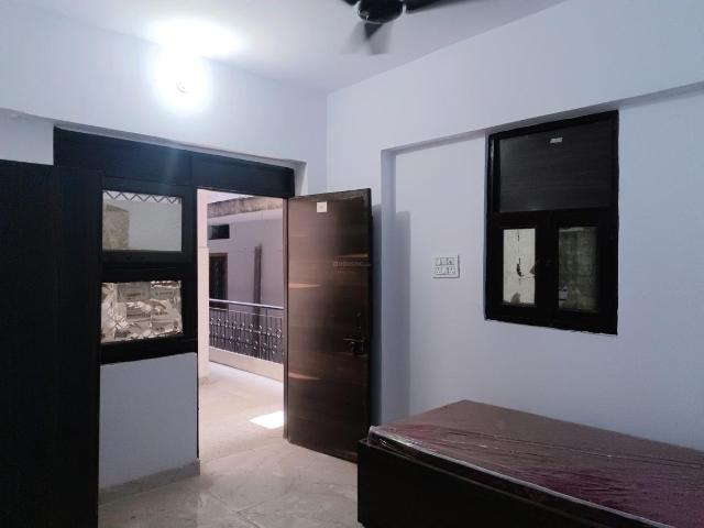 1 RK Independent Builder Floor in Pitampura for rent New Delhi. The reference number is 19389802