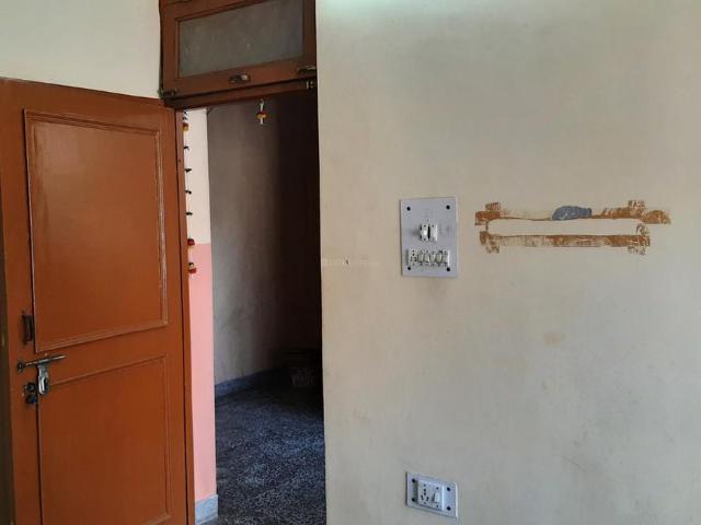 1 RK Independent House in Munirka for rent New Delhi. The reference number is 8743119
