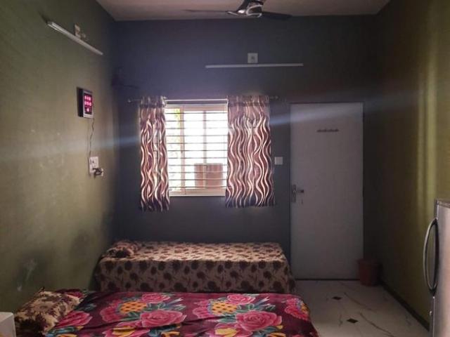 1 RK Independent House in Chandkheda for rent Ahmedabad. The reference number is 18123144
