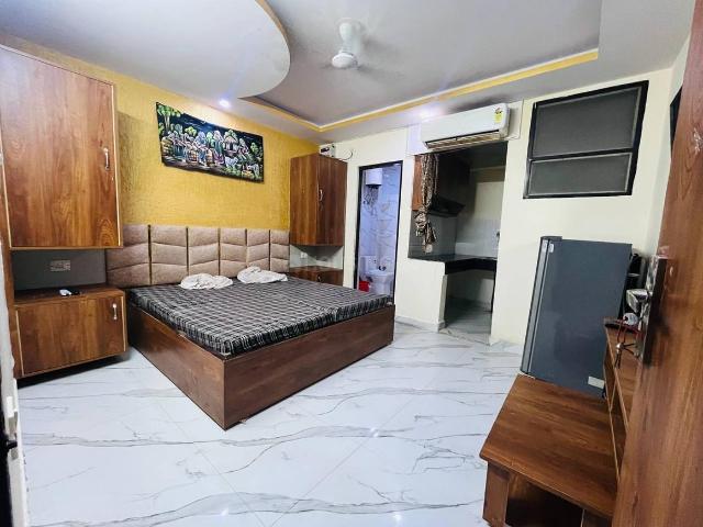 1 RK Independent House in DLF Phase 3 for rent Gurgaon. The reference number is 20061243