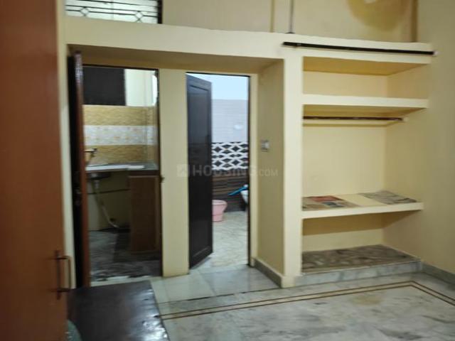 1 RK Independent House in Gamma I for rent Greater Noida. The reference number is 20778637