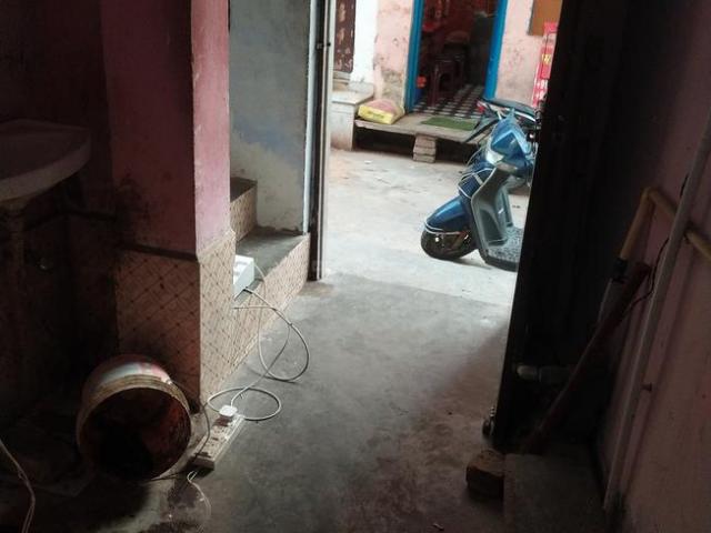 1 RK Independent House in Hazratganj for rent Lucknow. The reference number is 21393254