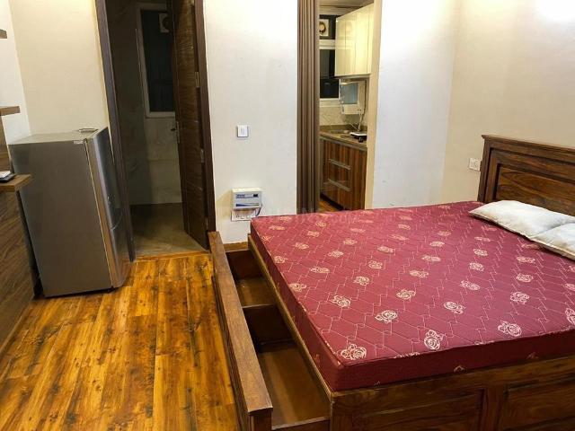 1 RK Independent House in Sector 43 for rent Gurgaon. The reference number is 21041281