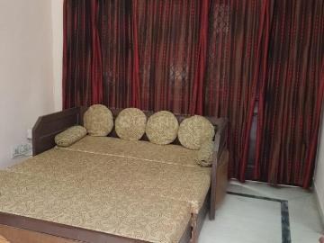 1 RK Independent House in Sector 41 for rent Noida. The reference number is 20136410