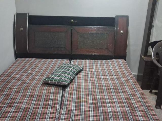 1 RK Independent House in Sector 72 for rent Noida. The reference number is 21117341