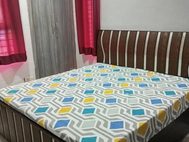 1 RK Independent House in Sector 17 for rent Gurgaon. The reference number is 20663978