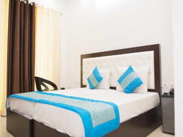 1 RK Independent House in Sector 15 for rent Gurgaon. The reference number is 13430694