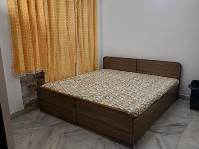 1 RK Independent House in Sector 27 for rent Noida. The reference number is 17673537