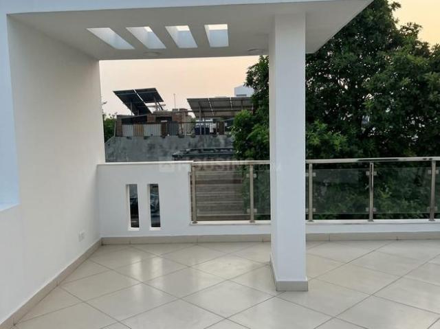 1 RK Independent House in Sector 26 for rent Noida. The reference number is 21311500