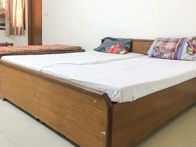 1 RK Independent House in Sector 30 for rent Noida. The reference number is 20939144