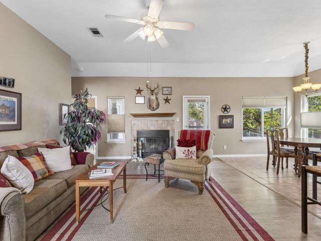 1 Rock Hollow Cir