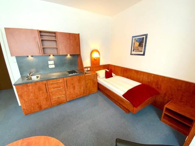 1 room apartment near Bockenheimer Warte, Frankfurt Amsterdam Apartments for Rent