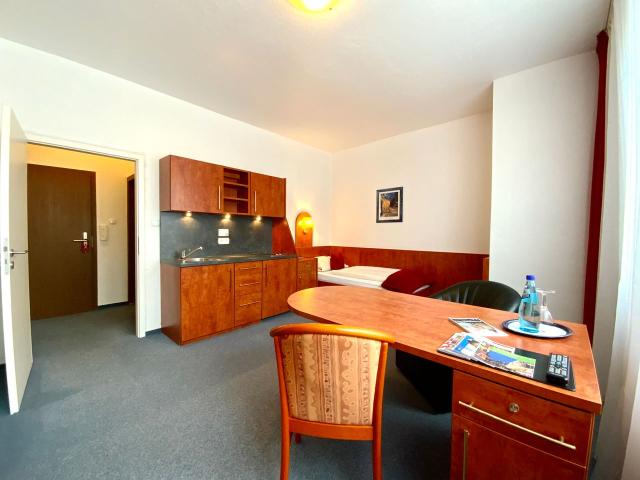 1 room apartment near Bockenheimer Warte, Frankfurt Amsterdam Apartments for Rent