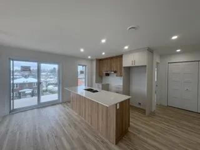 1 room apartment of 111m² in Sherbrooke