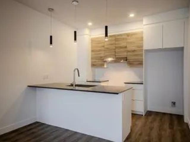 1 room apartment of 123m² in Sherbrooke