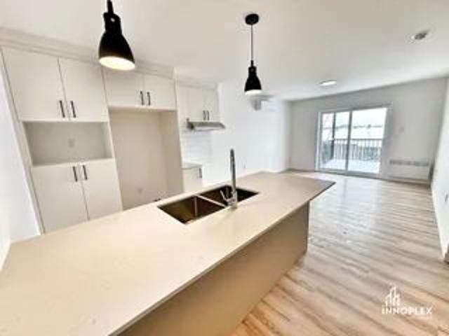 1 room apartment of 125m² in Sherbrooke