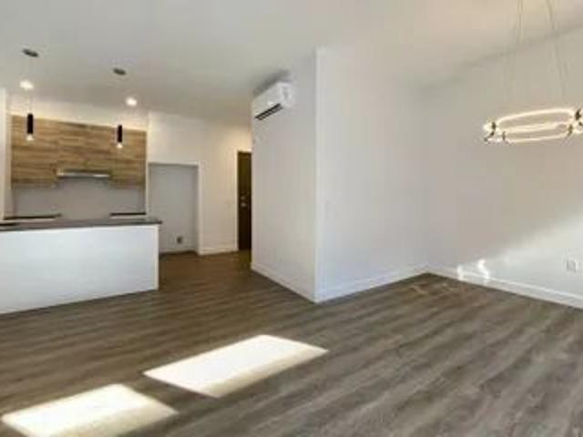 1 room apartment of 133m² in Sherbrooke