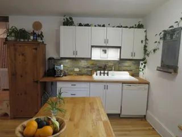 1 room apartment of 136m² in Sherbrooke