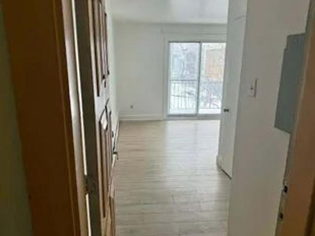 1 room apartment of 45m² in Quebec