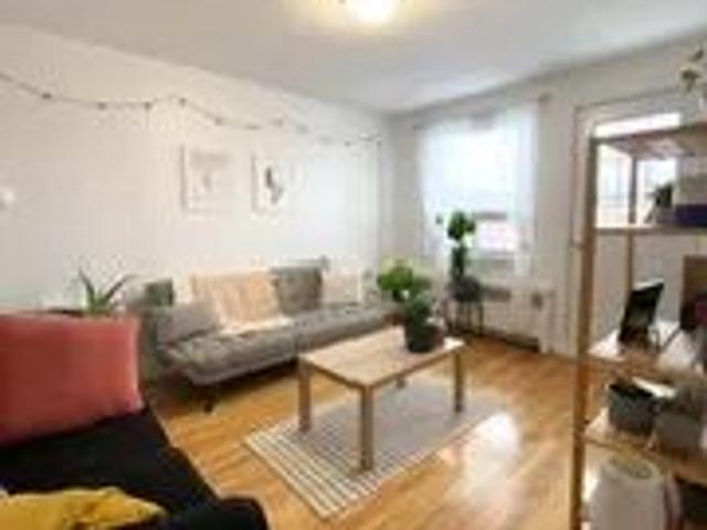 1 room apartment of 68m² in Quebec