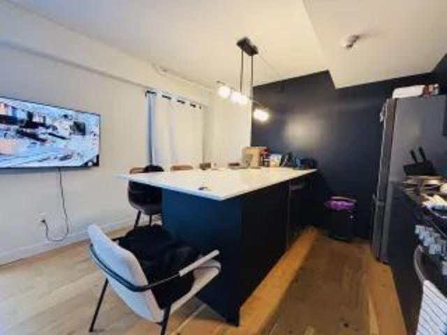 1 room apartment of 63m² in Quebec