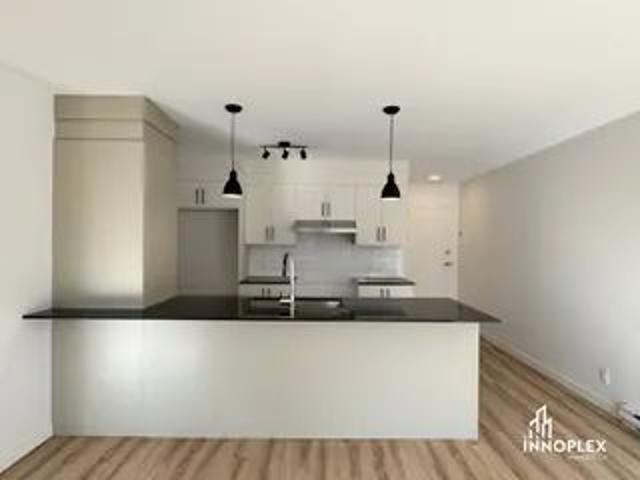 1 room apartment of 74m² in Saint Denis de Brompton