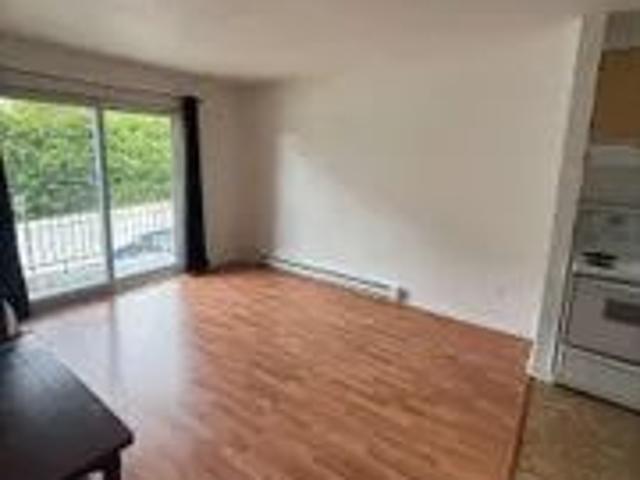 1 room apartment of 77m² in Sherbrooke