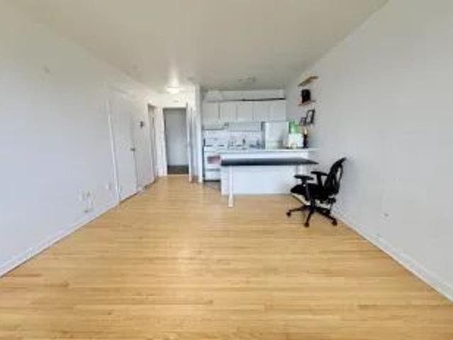 1 room apartment of 81m² in Quebec